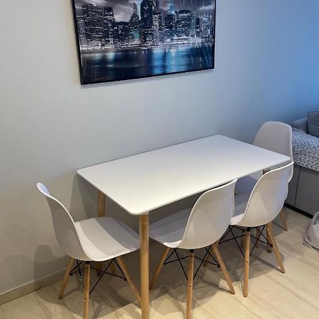 Luxury 3 Bedroom Apartment In Kiato Center Exteriör bild
