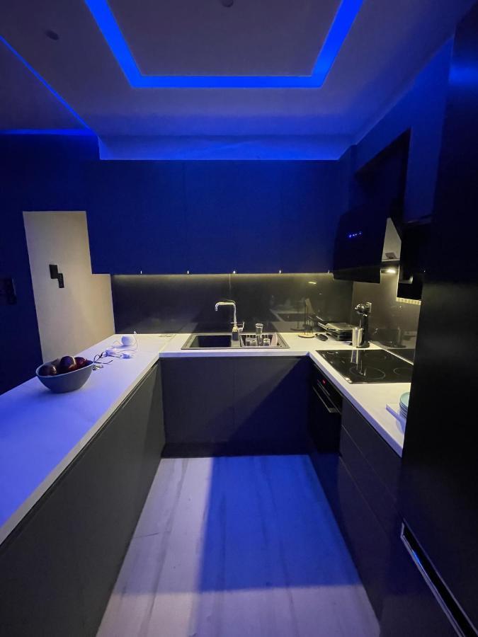 Luxury 3 Bedroom Apartment In Kiato Center Exteriör bild