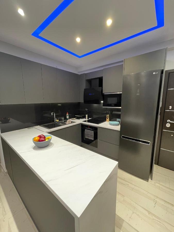 Luxury 3 Bedroom Apartment In Kiato Center Exteriör bild