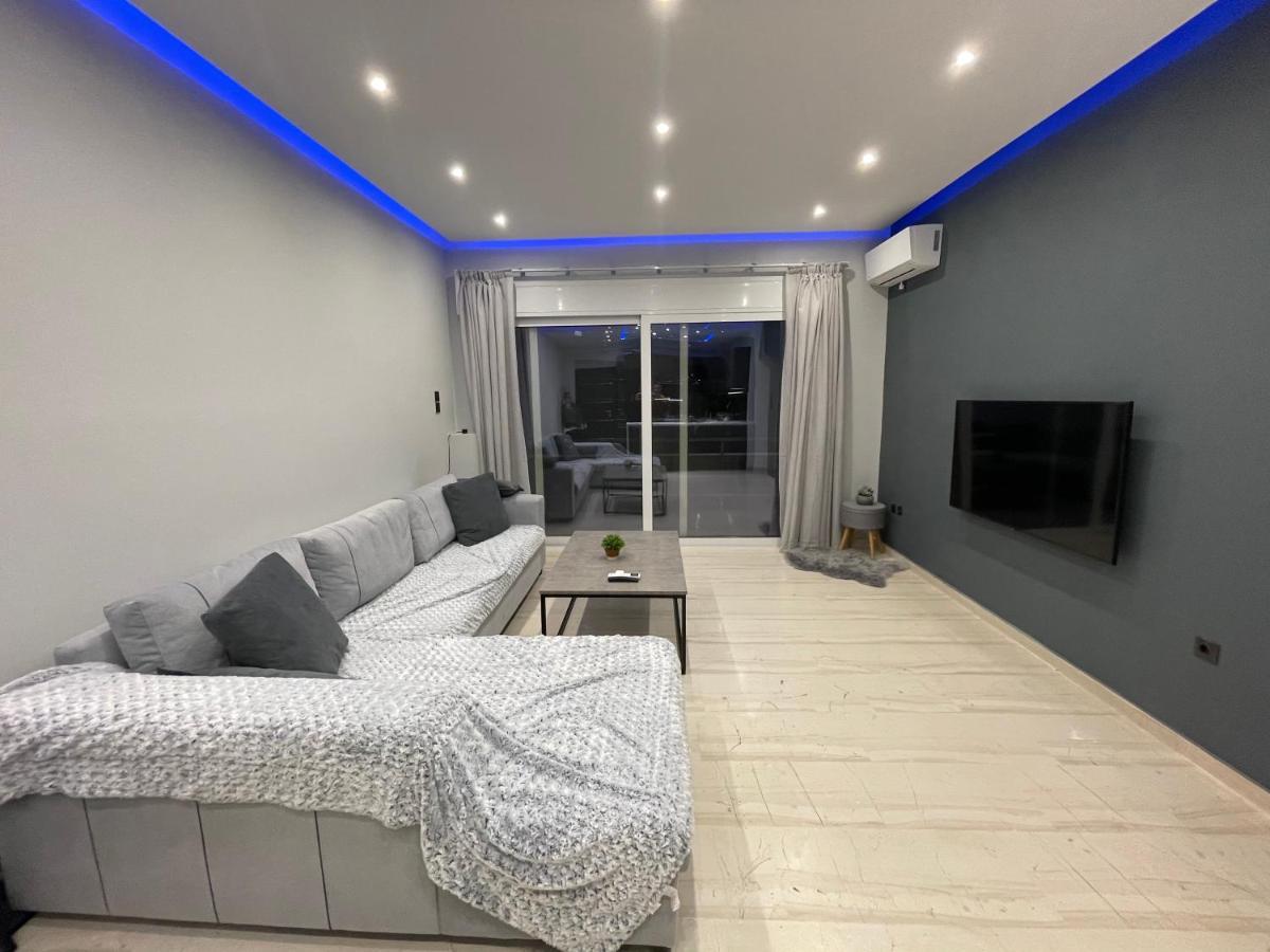Luxury 3 Bedroom Apartment In Kiato Center Exteriör bild