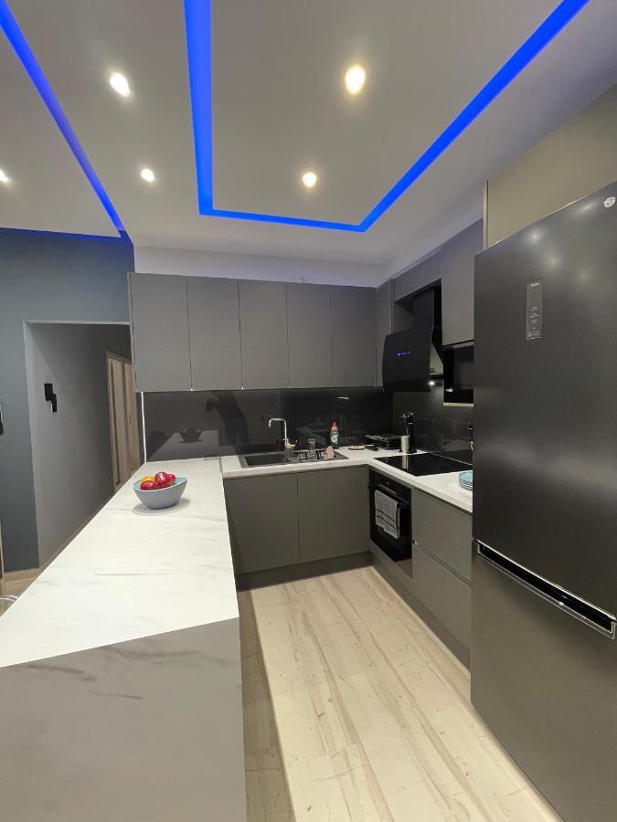 Luxury 3 Bedroom Apartment In Kiato Center Exteriör bild